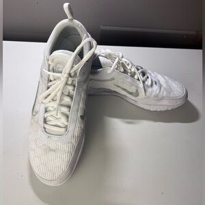 Nike Women's Zoom Court NXT HC Preowned Tennis Shoes Size 8.5